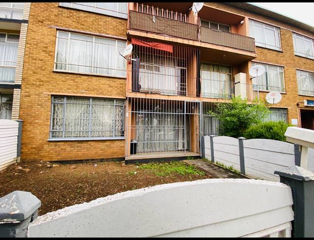 2 BEDROOM FLAT FOR SALE IN VEREENIGING CENTRAL